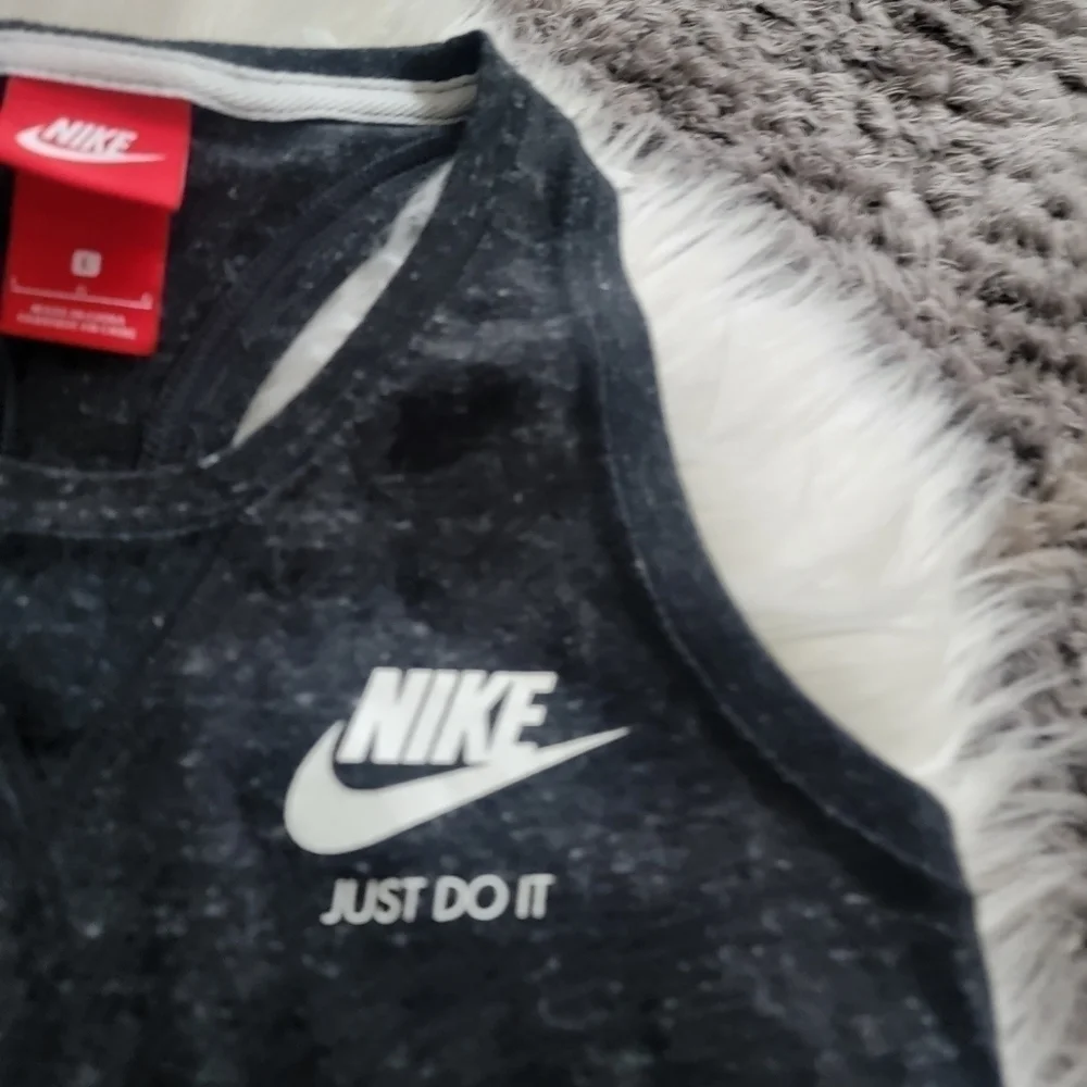2/$20 Nike Tank Top L